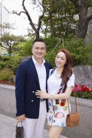 Vợ chồng diễn viên Chi Bảo lên đồ sang chảnh dạo chơi, du lịch Hàn Quốc