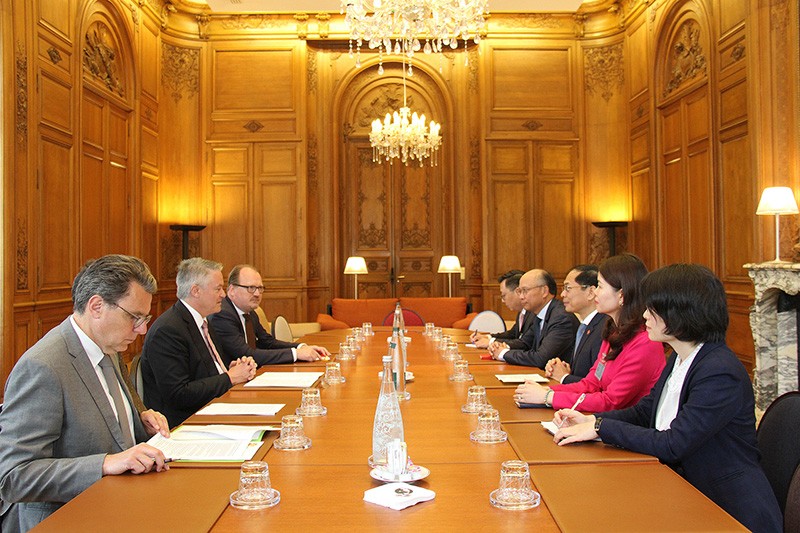 Bộ trưởng Ngoại giao Bùi Thanh Sơn gặp Tổng thư ký OECD Mathias Cormann. (Ảnh: Bảo Chi) Bộ trưởng Ngoại giao Bùi Thanh Sơn gặp Tổng thư ký OECD Mathias Cormann. (Ảnh: Bảo Chi)