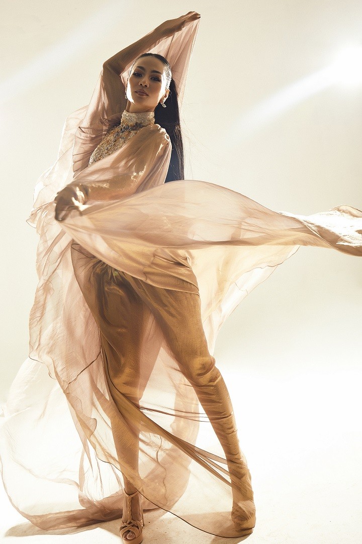 Bộ ảnh ca sĩ Thu Minh đẹp sang trọng cùng trang sức đắt giá Bộ ảnh ca sĩ Thu Minh đẹp sang trọng cùng trang sức đắt giá