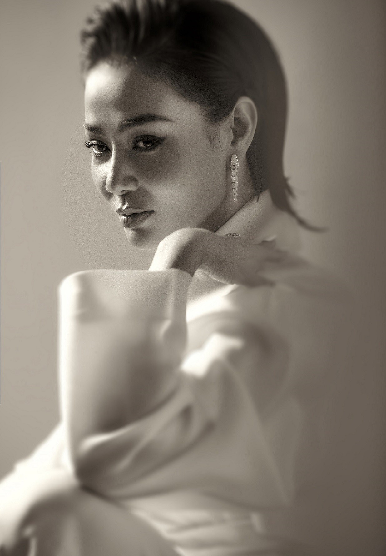 Ca sĩ Thu Minh đẹp sang trọng cùng trang sức đắt giá và dự án trở lại chuỗi âm nhạc Ca sĩ Thu Minh đẹp sang trọng cùng trang sức đắt giá và dự án trở lại chuỗi âm nhạc