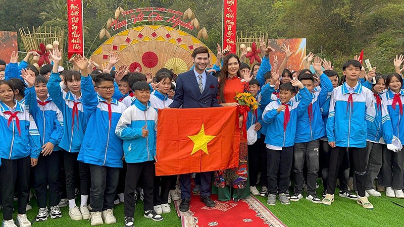 Charlie Win và hành trình đóng góp cho sự phát triển của cộng đồng và xã hội tại Việt Nam Charlie Win và hành trình đóng góp cho sự phát triển của cộng đồng và xã hội tại Việt Nam