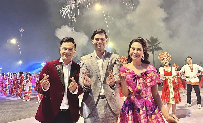 Charlie Win và hành trình đóng góp cho sự phát triển của cộng đồng và xã hội tại Việt Nam Charlie Win và hành trình đóng góp cho sự phát triển của cộng đồng và xã hội tại Việt Nam