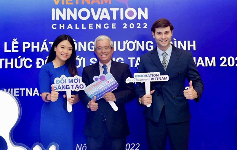 Charlie Win và hành trình đóng góp cho sự phát triển của cộng đồng và xã hội tại Việt Nam Charlie Win và hành trình đóng góp cho sự phát triển của cộng đồng và xã hội tại Việt Nam