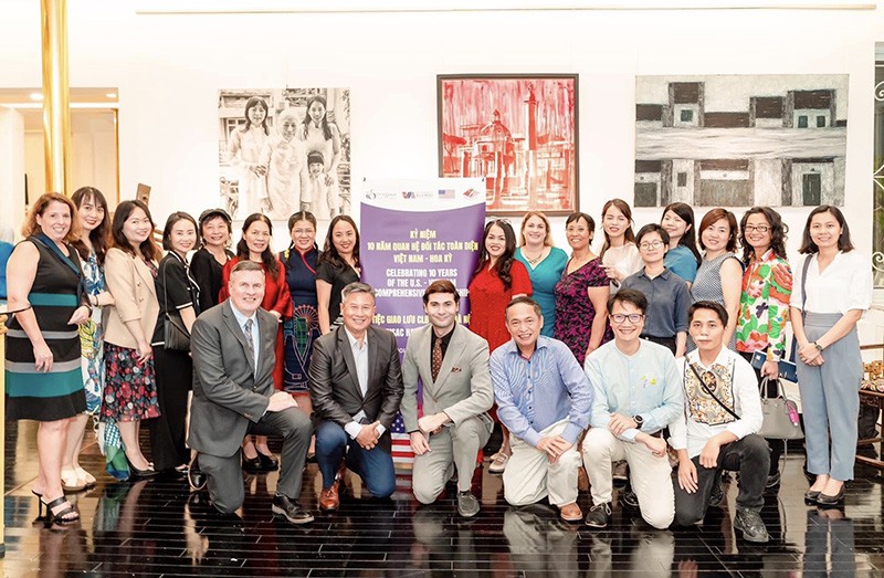 Charlie Win và hành trình đóng góp cho sự phát triển của cộng đồng và xã hội tại Việt Nam Charlie Win và hành trình đóng góp cho sự phát triển của cộng đồng và xã hội tại Việt Nam