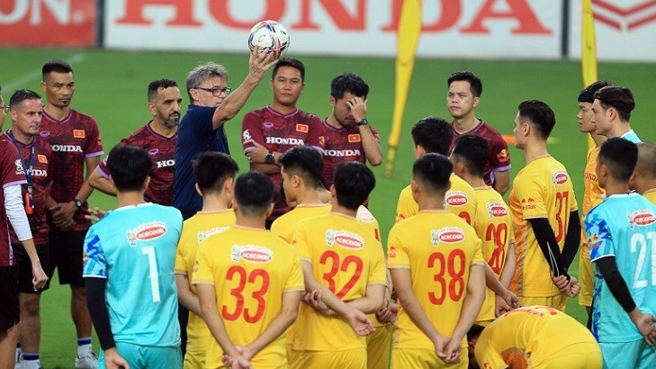 chieu 66 doi tuyen viet nam hoi quan hlv philippe troussier thieu mot so guong mat