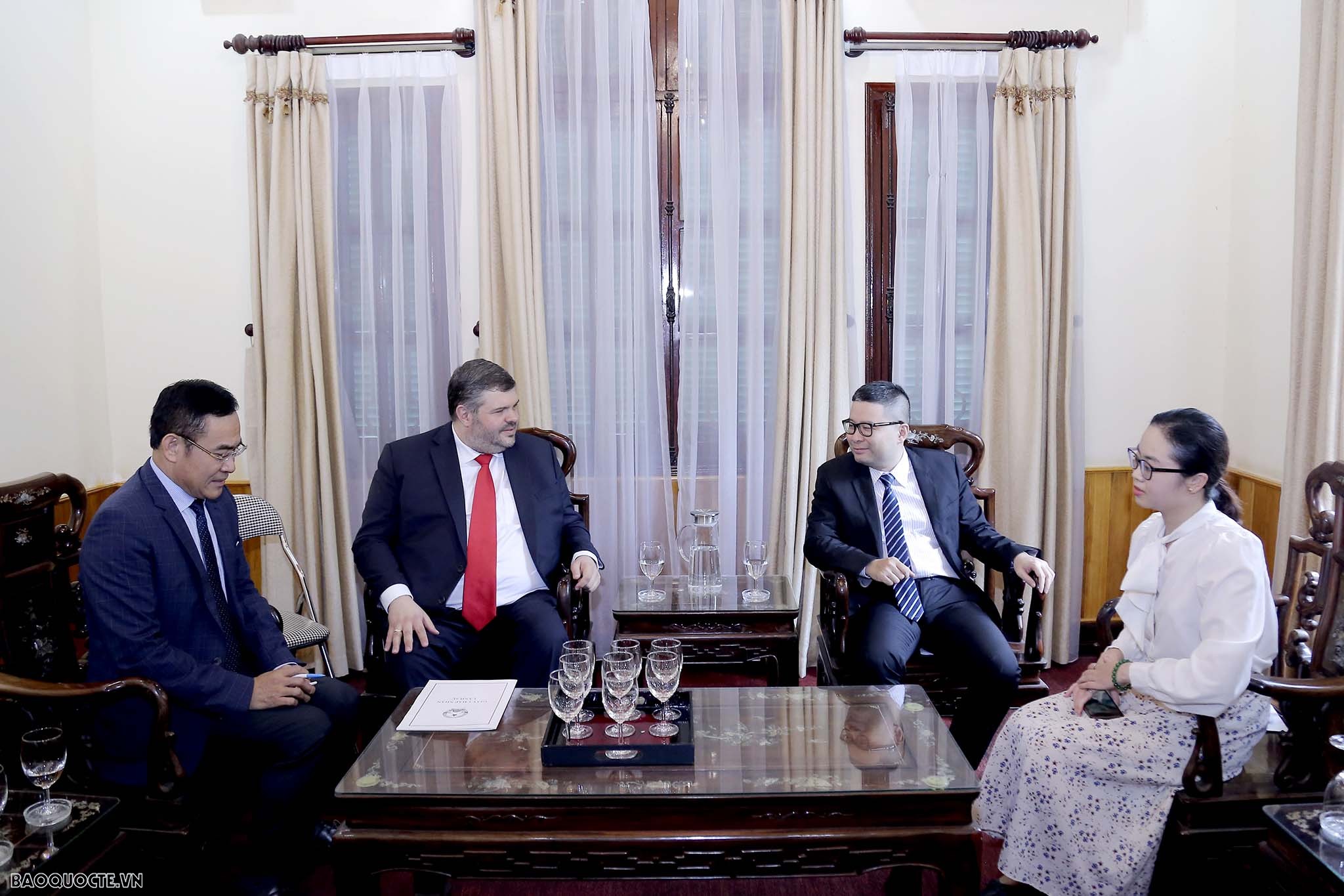 Bộ Ngoại giao trao Giấy chấp nhận Tổng lãnh sự mới của Hungary