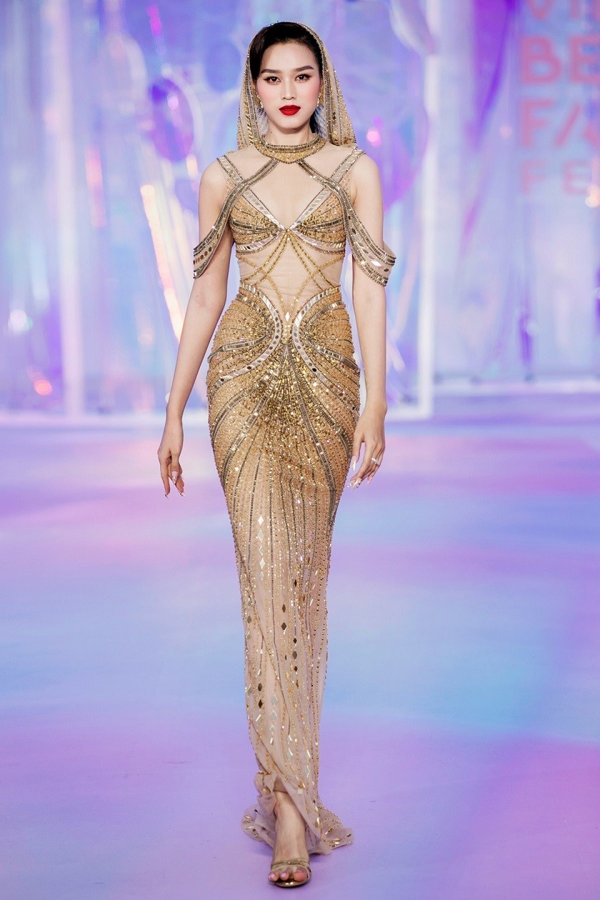 Miss World Vietnam 2023: Hoa hậu Đỗ Thị Hà catwalk chuyên nghiệp trên sàn diễn thời trang