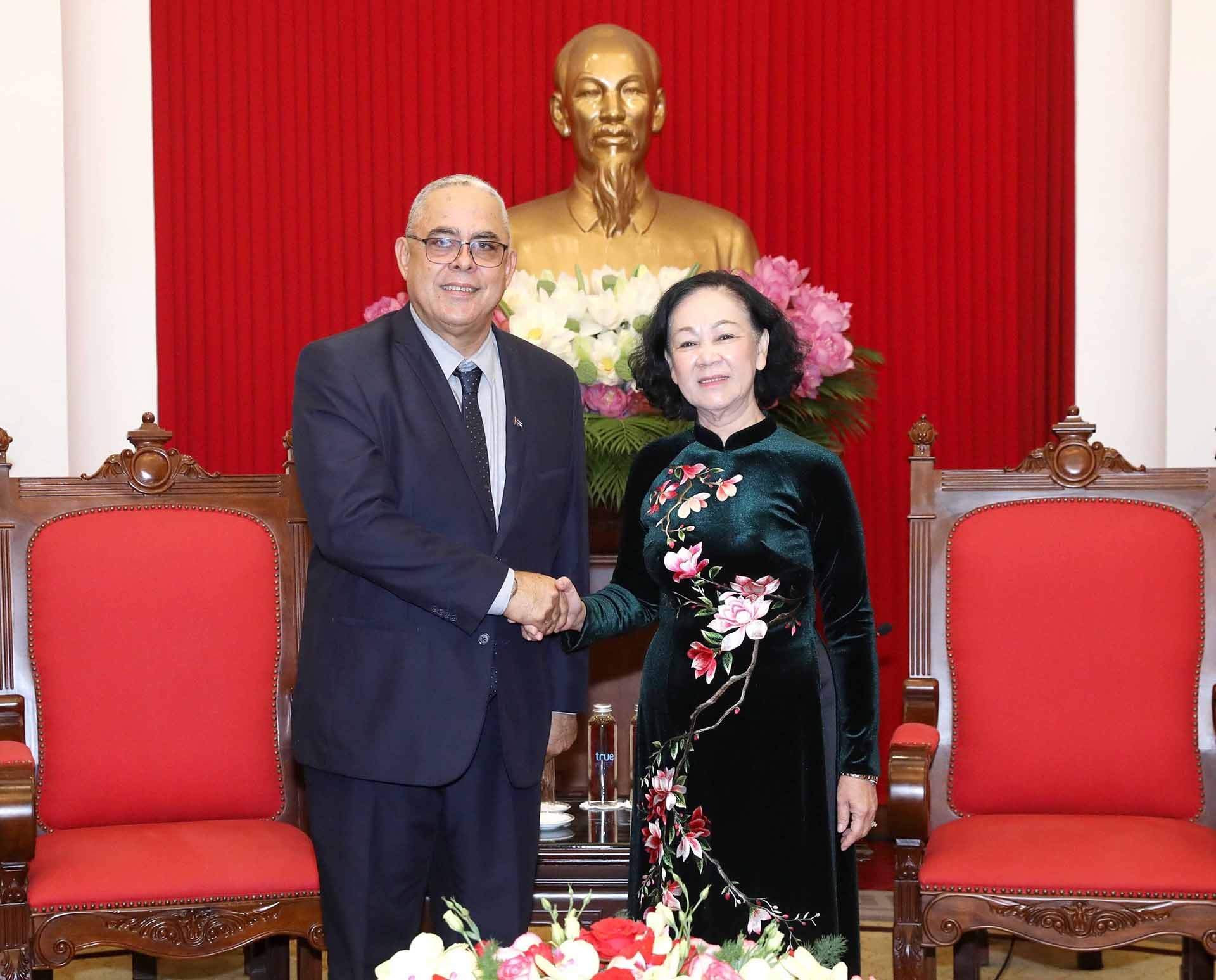 Ủy viên Bộ Chính trị, Thường trực Ban Bí thư, Trưởng ban Tổ chức Trung ương Trương Thị Mai tiếp đồng chí Luis Antonio Torres Iríbar, Ủy viên Trung ương Đảng, Bí thư Thứ nhất Thành uỷ La Habana (Cuba) nhân chuyến thăm và làm việc tại Việt Nam. (Nguồn: TTXVN) Ủy viên Bộ Chính trị, Thường trực Ban Bí thư, Trưởng ban Tổ chức Trung ương Trương Thị Mai tiếp đồng chí Luis Antonio Torres Iríbar, Ủy viên Trung ương Đảng, Bí thư Thứ nhất Thành uỷ La Habana (Cuba) nhân chuyến thăm và làm việc tại Việt Nam. (Nguồn: TTXVN)