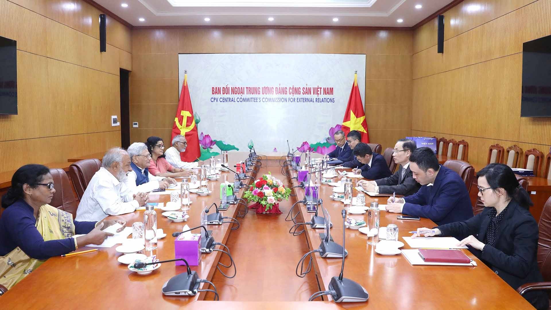 Thường trực Ban Bí thư Trương Thị Mai tiếp Tổng Bí thư Đảng Cộng sản Ấn Độ Marxist Thường trực Ban Bí thư Trương Thị Mai tiếp Tổng Bí thư Đảng Cộng sản Ấn Độ Marxist