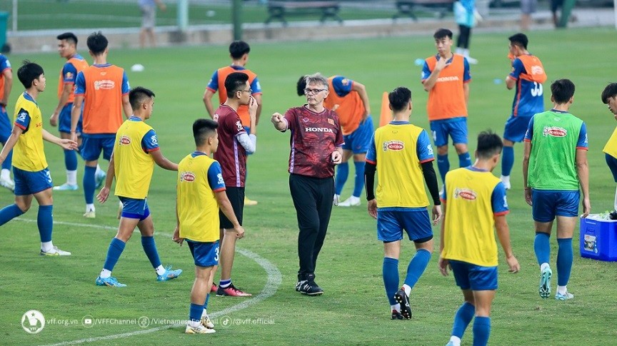 doi tuyen viet nam tap luyen day nhanh toc do choi bong