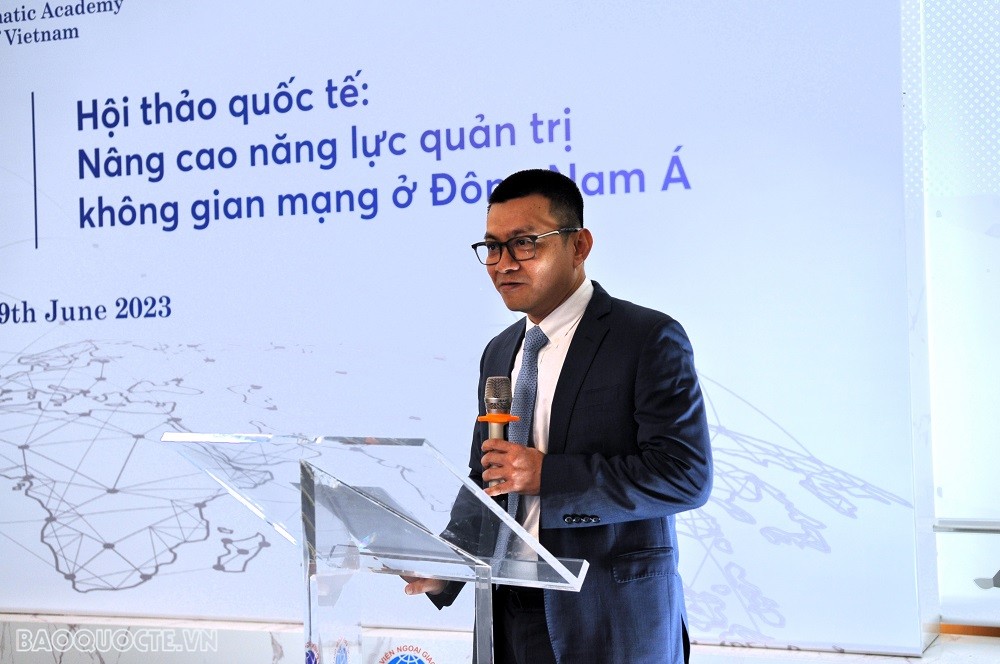 (06.10) TS. Vũ Lê Thái Hoàng nhấn mạnh tầm quan trọng của an ninh mạng đối với các quốc gia trong giai đoạn hiện này. (Ảnh: Minh Quân)