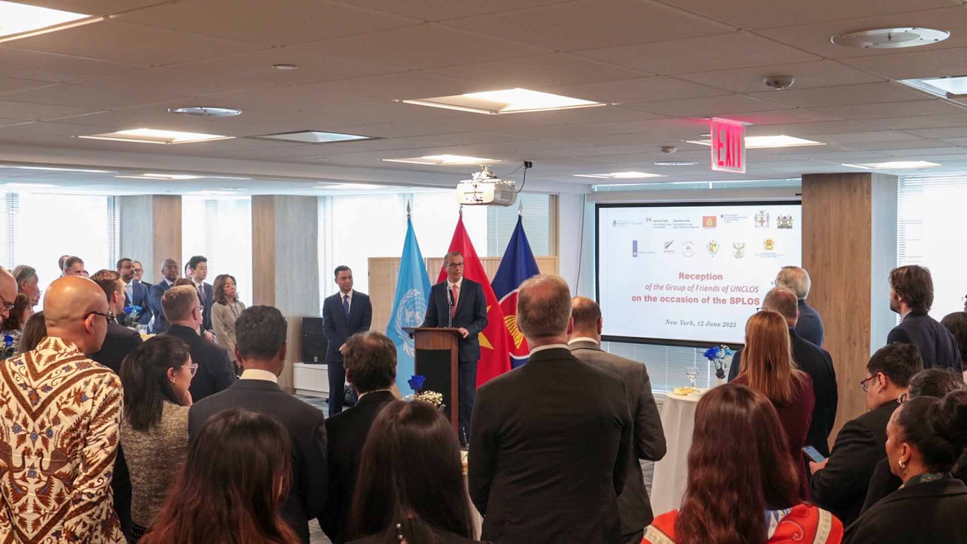 Ông Cornel Feruță, Chủ tịch SPLOS 33 phát biểu tại buổi gặp mặt.