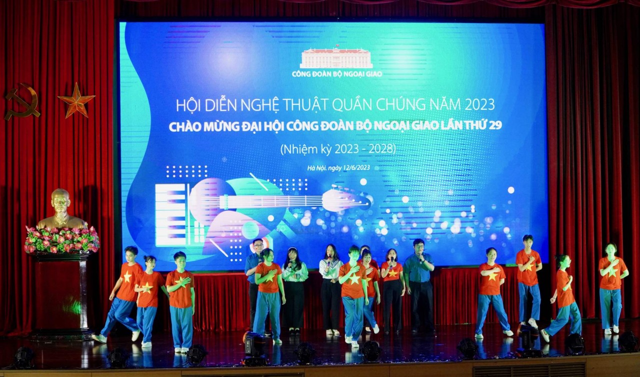 Tưng bừng Hội diễn văn nghệ kỷ niệm 78 năm thành lập ngành Ngoại giao