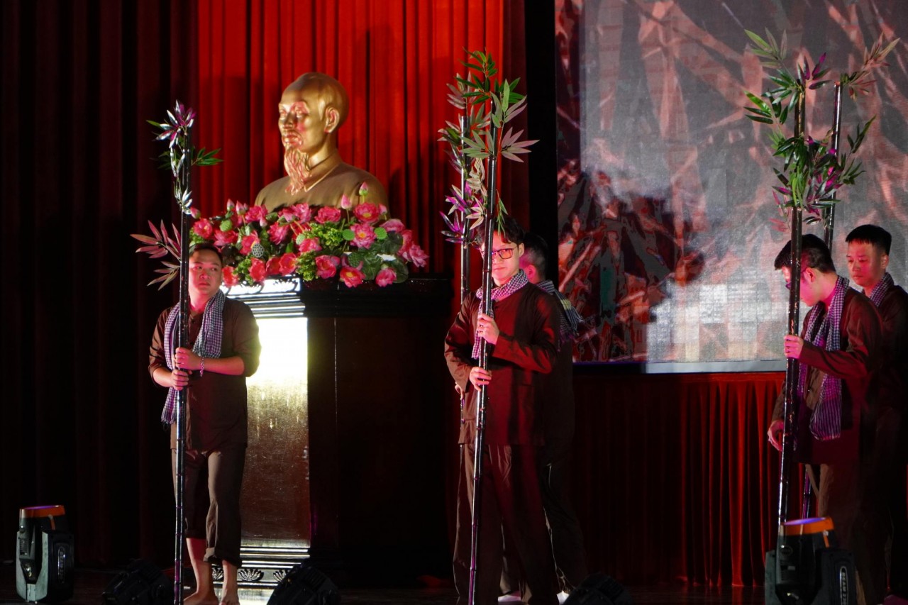 Tưng bừng Hội diễn văn nghệ kỷ niệm 78 năm thành lập ngành Ngoại giao