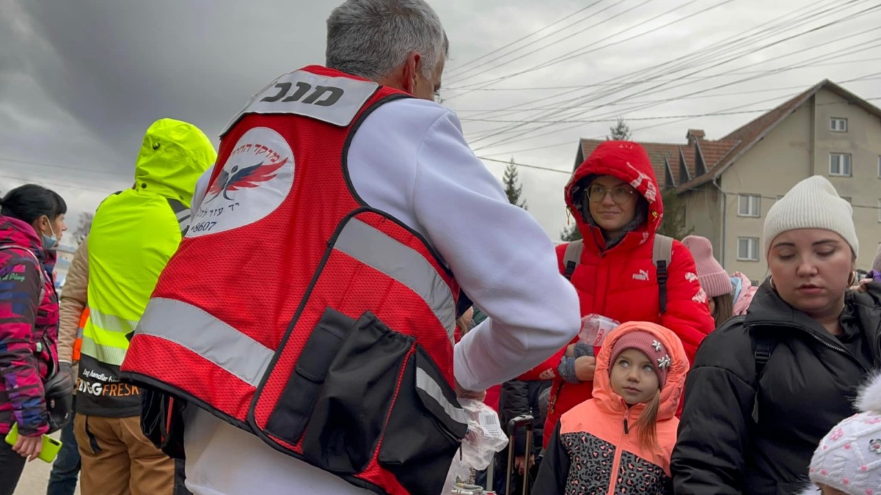 Israel chuyển tiếp viện trợ nước uống và lương thực cho Ukraine Israel chuyển tiếp viện trợ nước uống và lương thực cho Ukraine