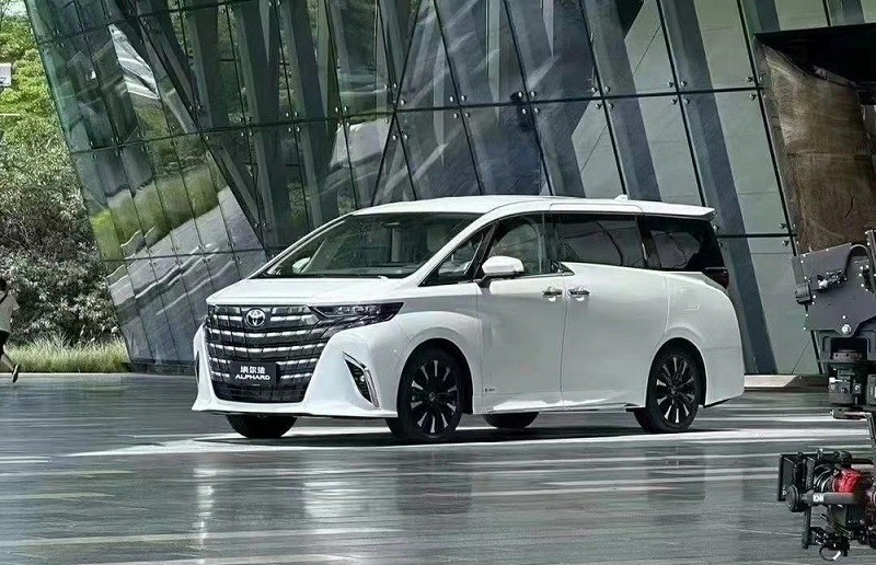 Toyota Alphard 2024 - 'Chuyên cơ mặt đất' chính thức lộ diện trước ngày ra mắt Toyota Alphard 2024 - 'Chuyên cơ mặt đất' chính thức lộ diện trước ngày ra mắt