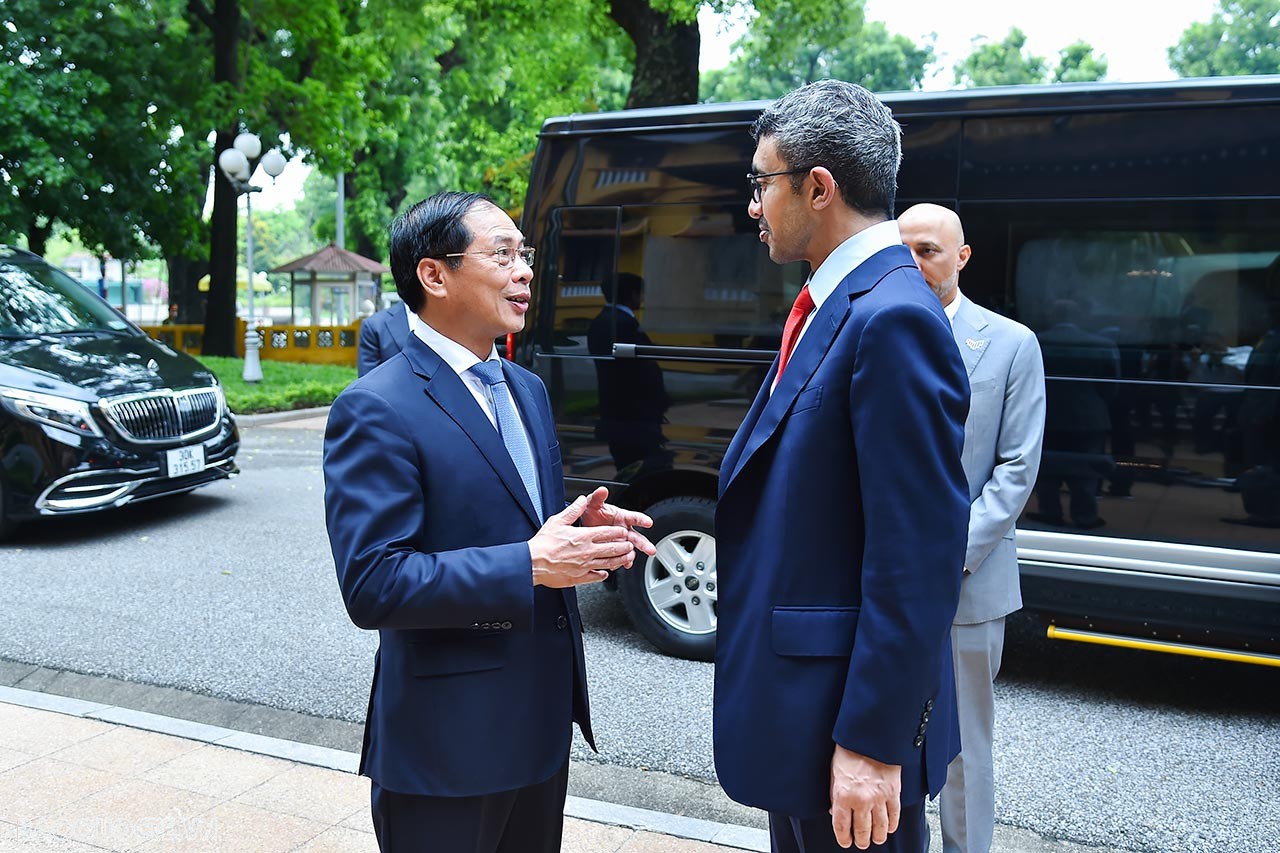 Bộ trưởng Ngoại giao Bùi Thanh Sơn đón, hội đàm với Bộ trưởng Ngoại giao UAE Sheikh Abdullah bin Zayed Al Nahyan