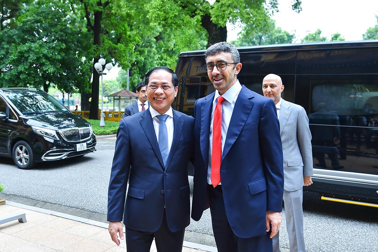 Bộ trưởng Ngoại giao Bùi Thanh Sơn đón, hội đàm với Bộ trưởng Ngoại giao UAE Sheikh Abdullah bin Zayed Al Nahyan