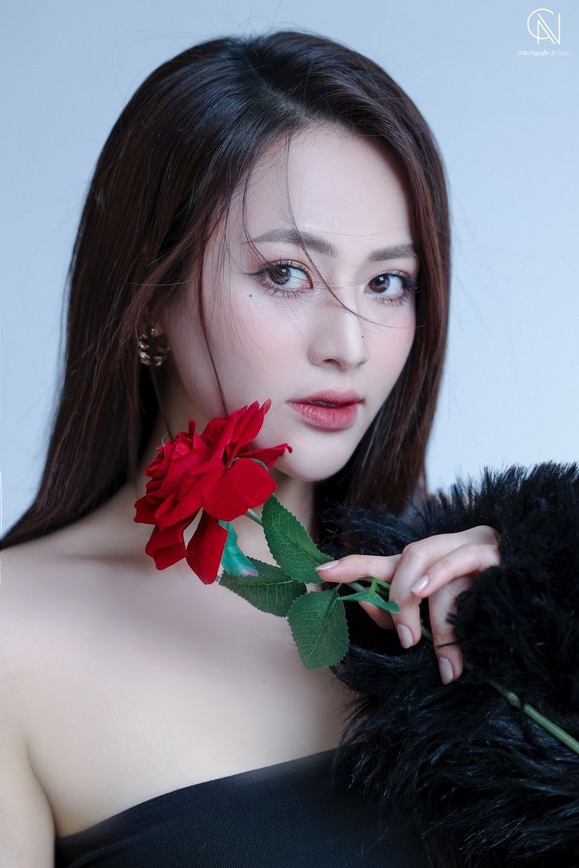 Nhan sắc diễn viên Việt Hoa phim Nơi giấc mơ tìm về