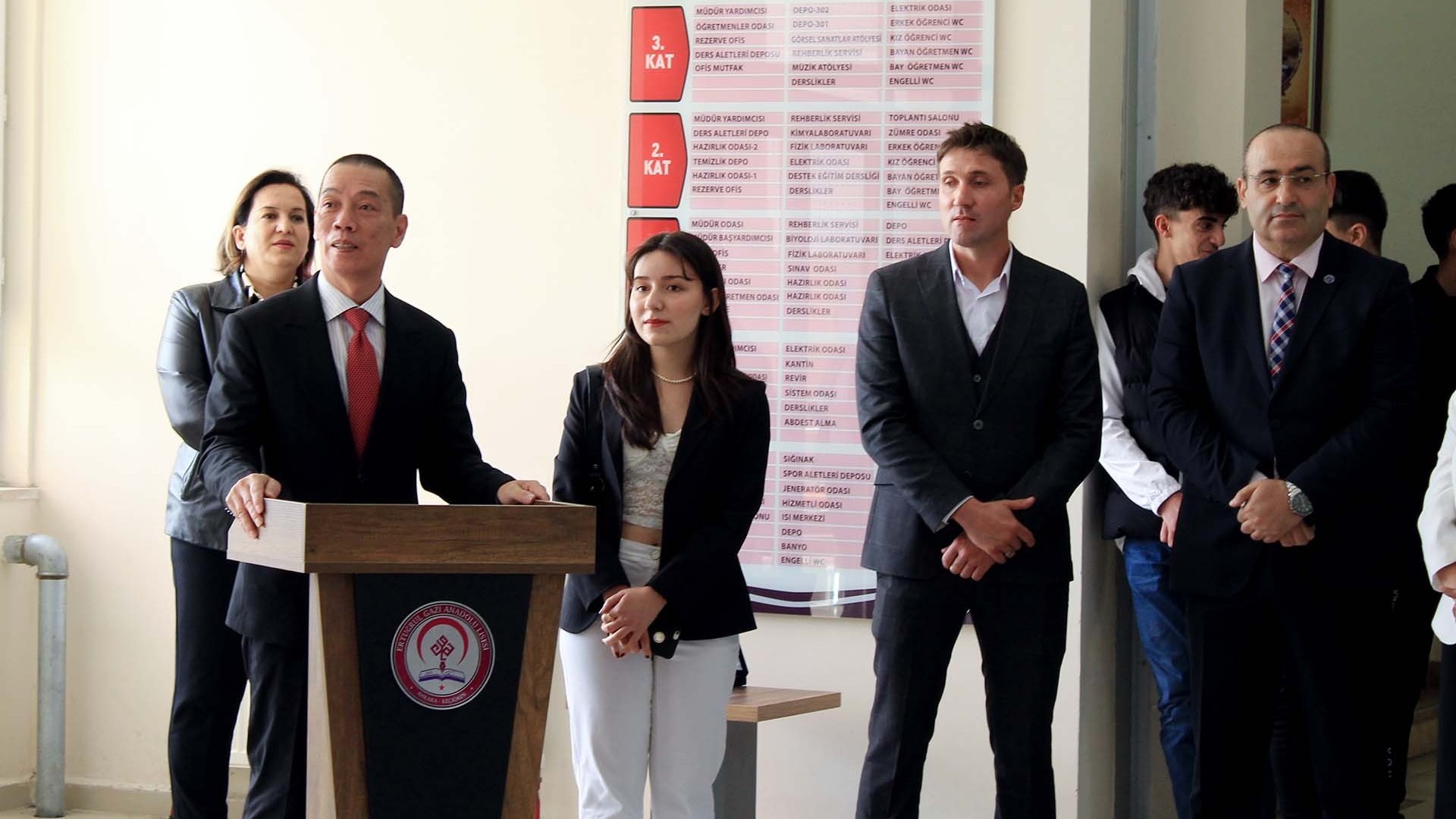 khai mac trien lam tranh cua hoc sinh viet nam va tho nhi ky chia se dau thuong cua tran dong dat ngay 62