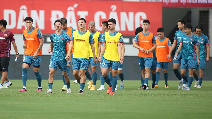 hlv philippe troussier ton trong doi hong kong trung quoc hoang duc hua co gang thi dau