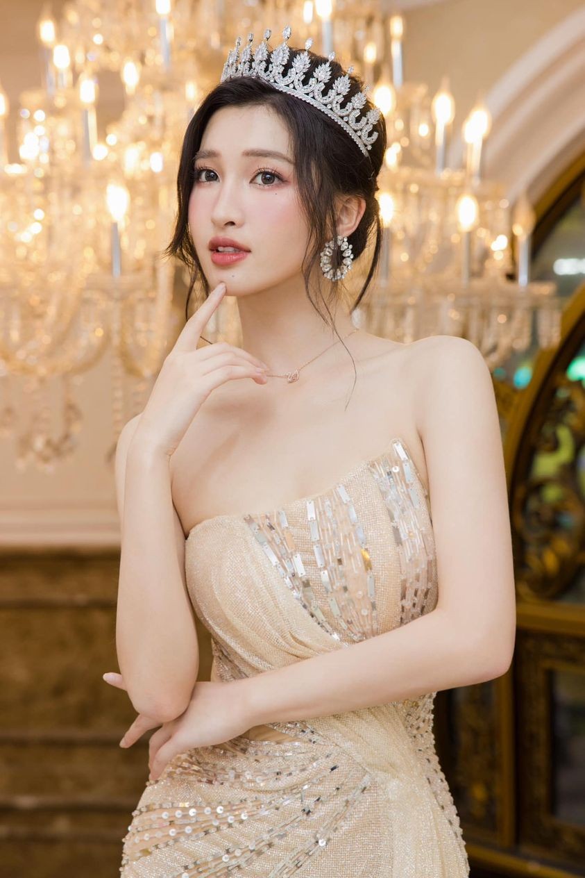 Á hậu Phương Nhi