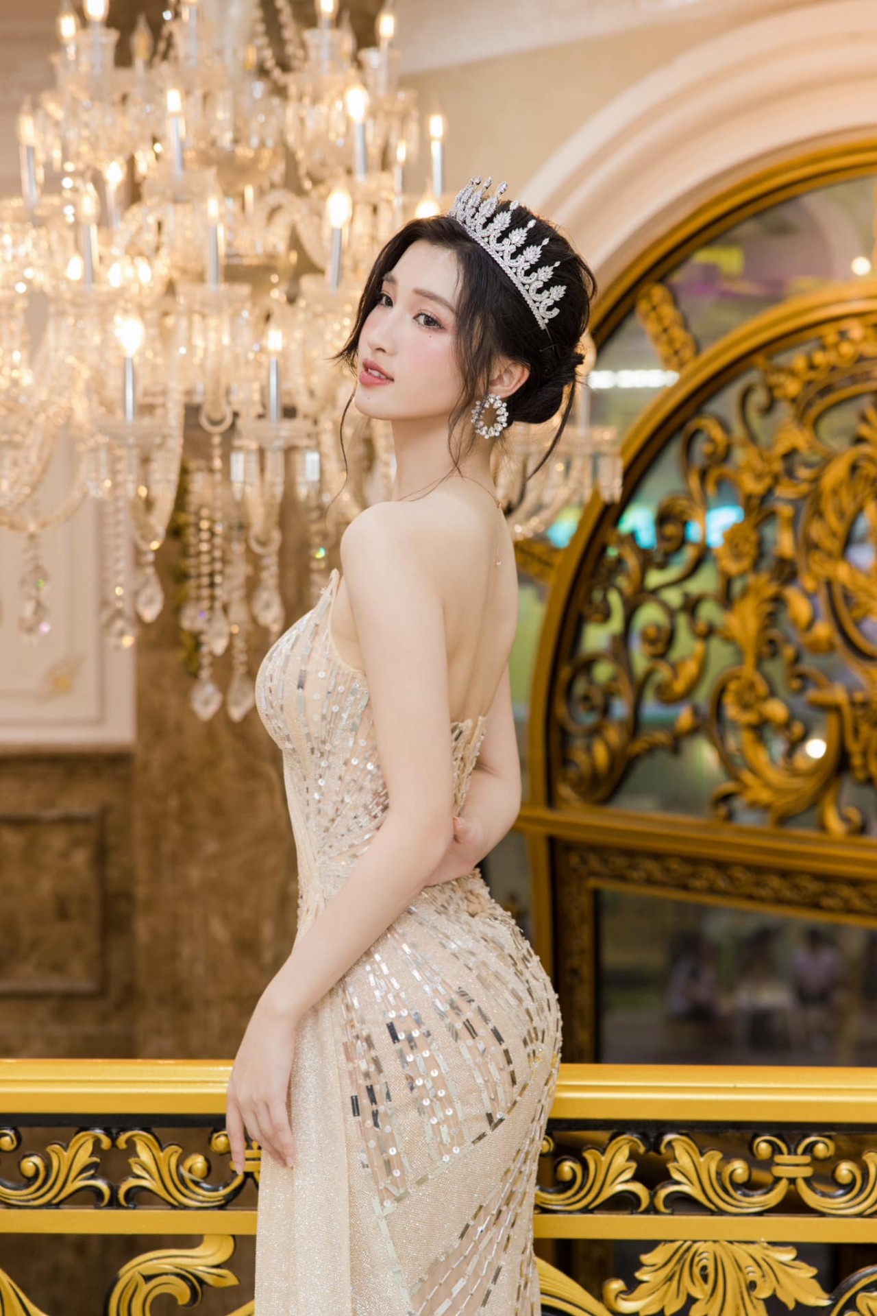 Á hậu Phương Nhi