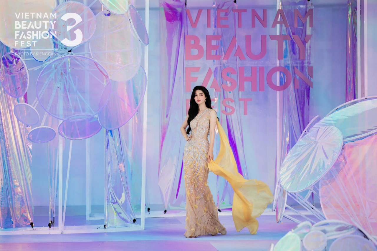 Á hậu Phương Nhi