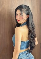 Á hậu Phương Nhi 'đốn tim' fan mỗi khi khoe eo thon, vai gầy