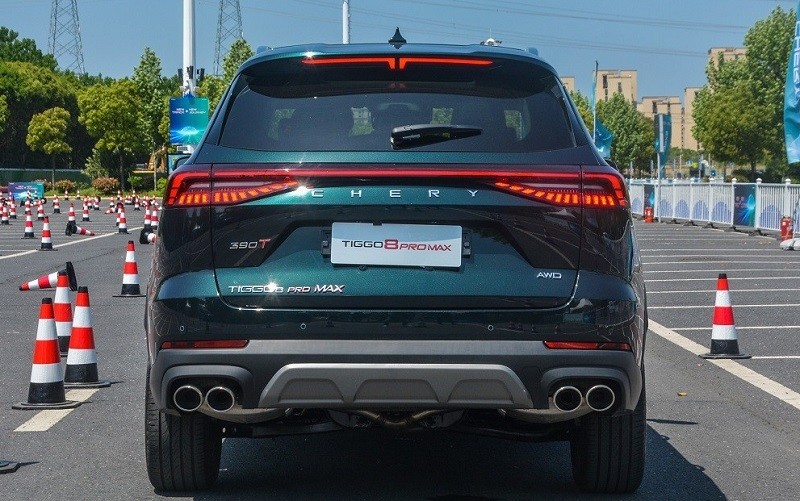 Đuôi xe Chery Tiggo 8 Pro Max 2023 nổi bật với 4 ống xả thể thao. Đuôi xe Chery Tiggo 8 Pro Max 2023 nổi bật với 4 ống xả thể thao.
