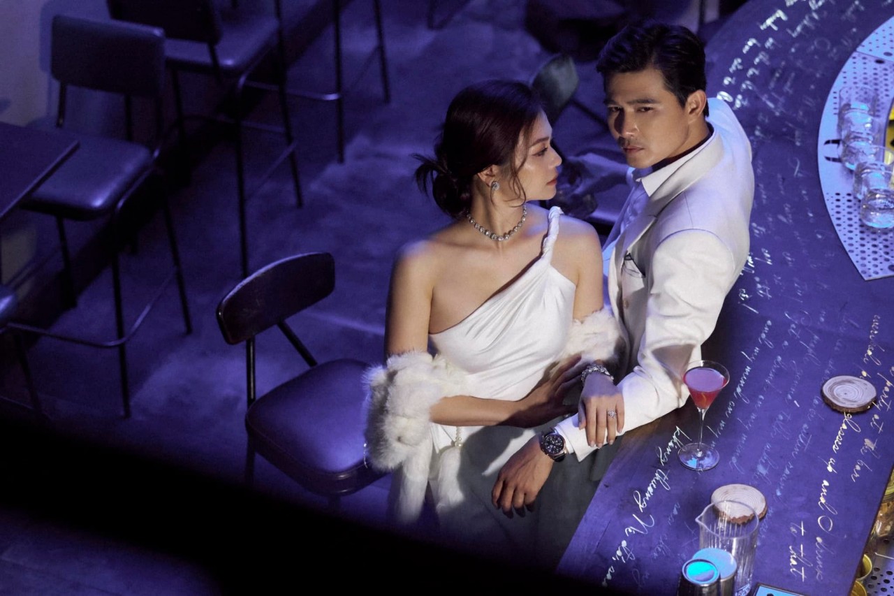 Diễn viên Kiều Anh 'tình tứ' bên bạn diễn Quang Sự phim Gia đình mình vui bất thình lình