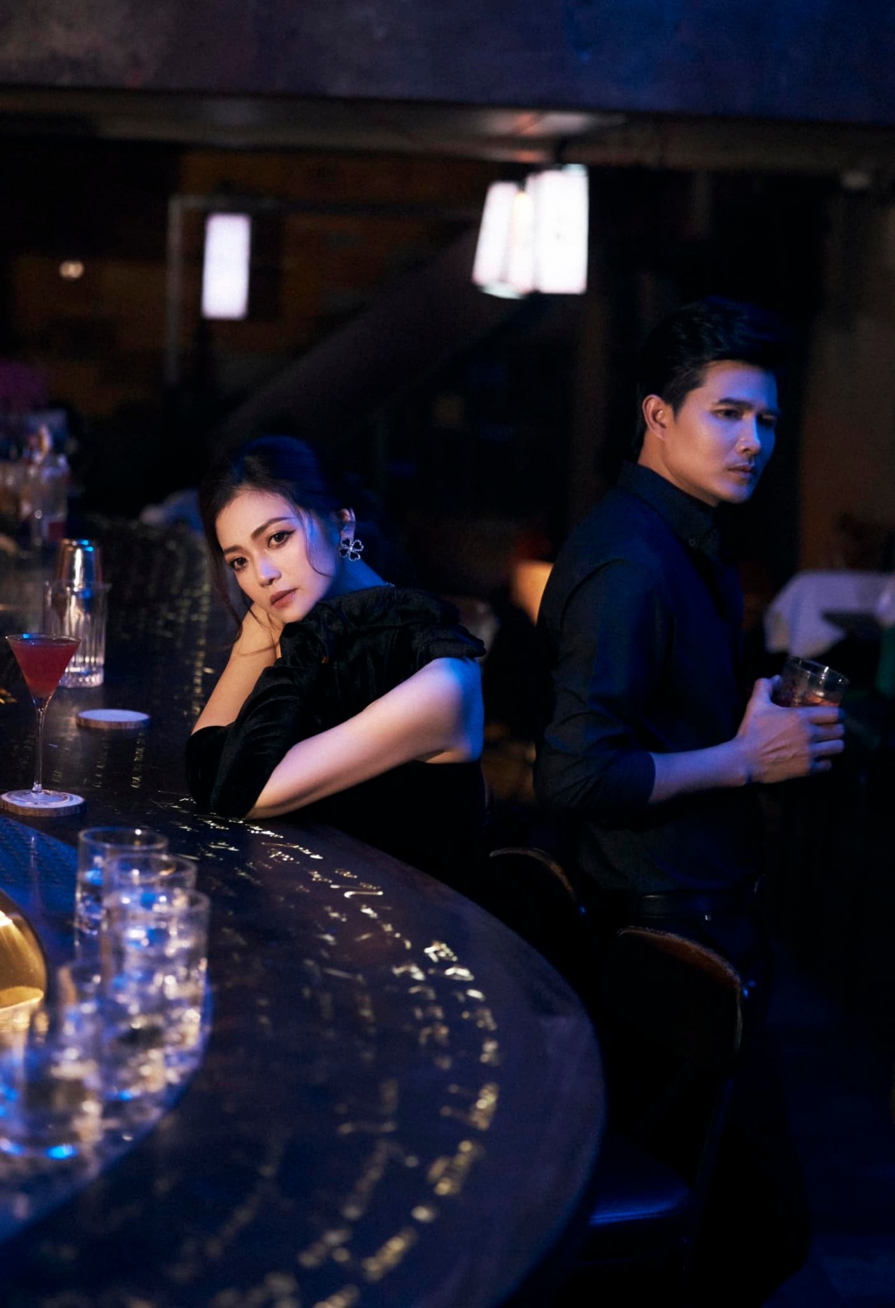 Diễn viên Kiều Anh 'tình tứ' bên bạn diễn Quang Sự phim Gia đình mình vui bất thình lình