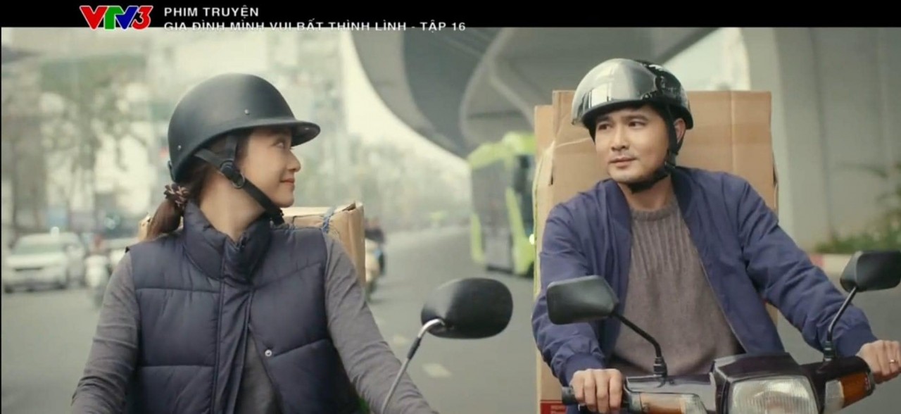 Diễn viên Kiều Anh 'tình tứ' bên bạn diễn Quang Sự phim Gia đình mình vui bất thình lình