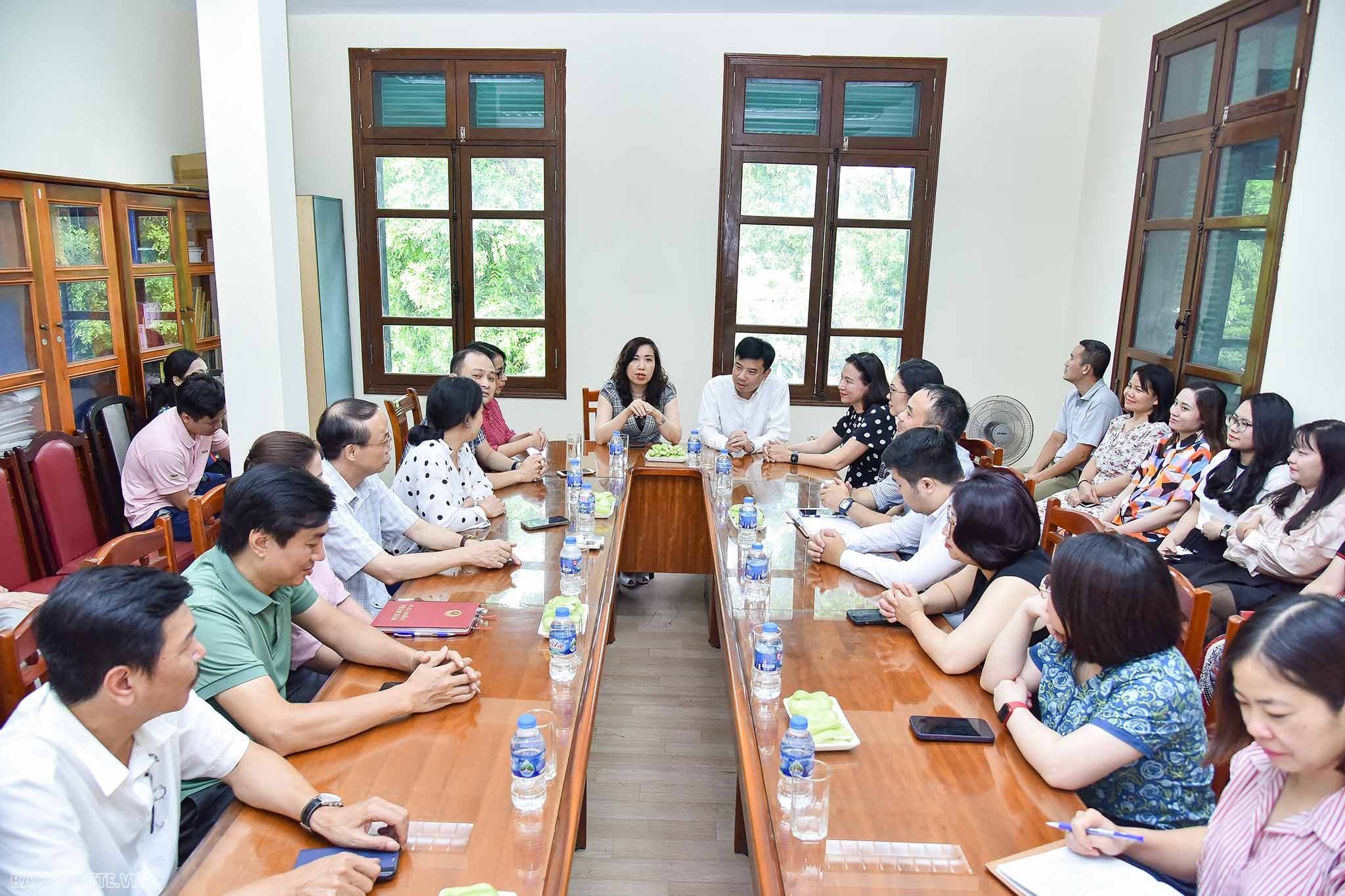 Thứ trưởng Ngoại giao Lê Thị Thu Hằng chúc mừng Báo Thế giới & Việt Nam nhân dịp 21/6