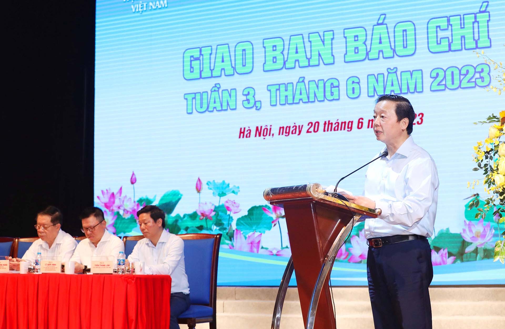 Lễ giới thiệu sách ‘Tổng Bí thư Nguyễn Phú Trọng với niềm tin của nhân dân trong nước và sự ủng hộ của bạn bè quốc tế’ Lễ giới thiệu sách ‘Tổng Bí thư Nguyễn Phú Trọng với niềm tin của nhân dân trong nước và sự ủng hộ của bạn bè quốc tế’