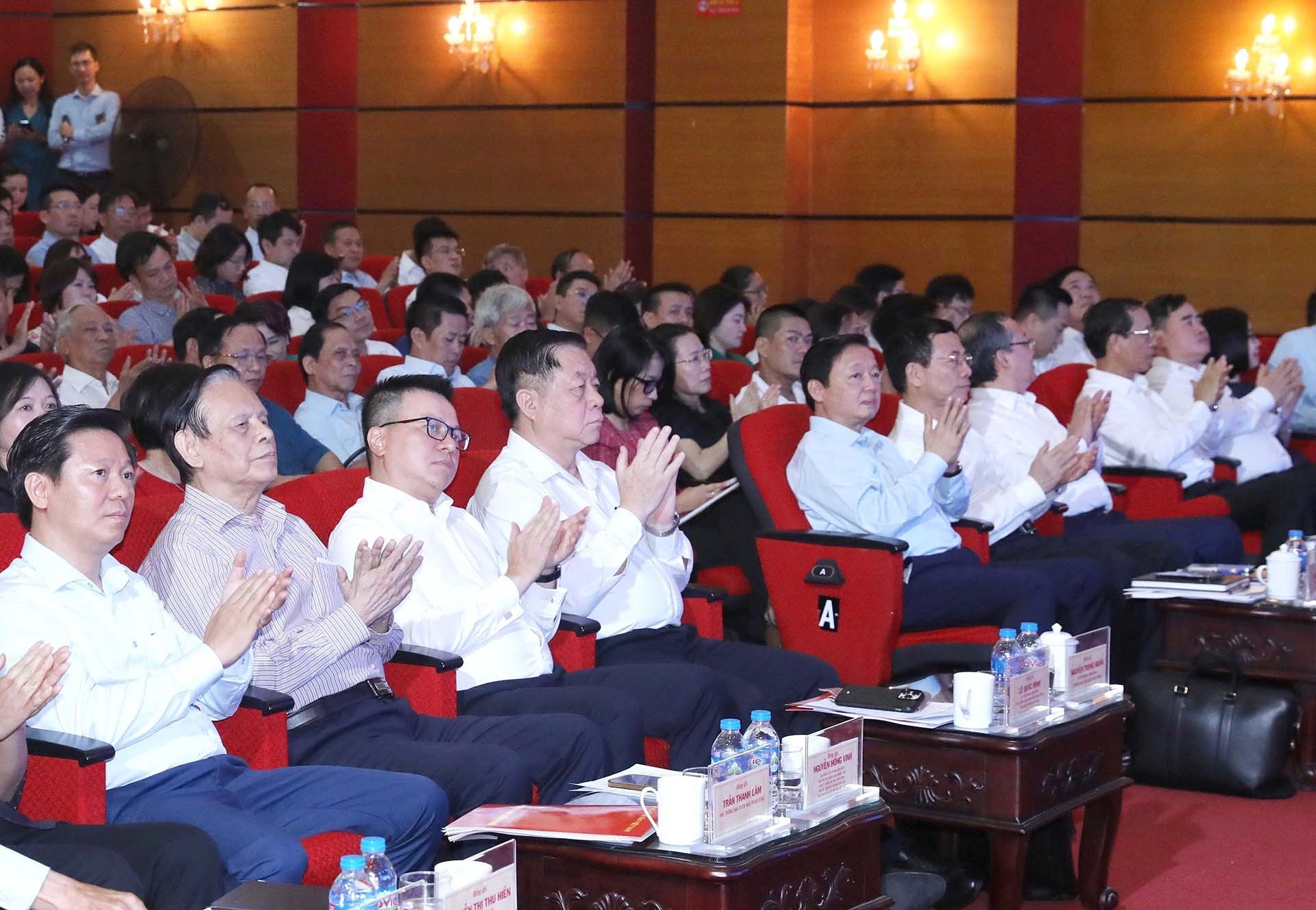 Lễ giới thiệu sách ‘Tổng Bí thư Nguyễn Phú Trọng với niềm tin của nhân dân trong nước và sự ủng hộ của bạn bè quốc tế’ Lễ giới thiệu sách ‘Tổng Bí thư Nguyễn Phú Trọng với niềm tin của nhân dân trong nước và sự ủng hộ của bạn bè quốc tế’