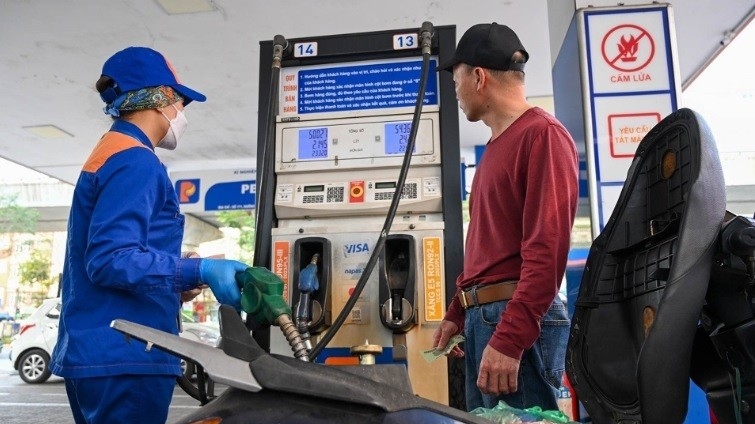 gia xang dau hom nay 165 the gioi bien dong trai chieu trong nuoc dong loat tang