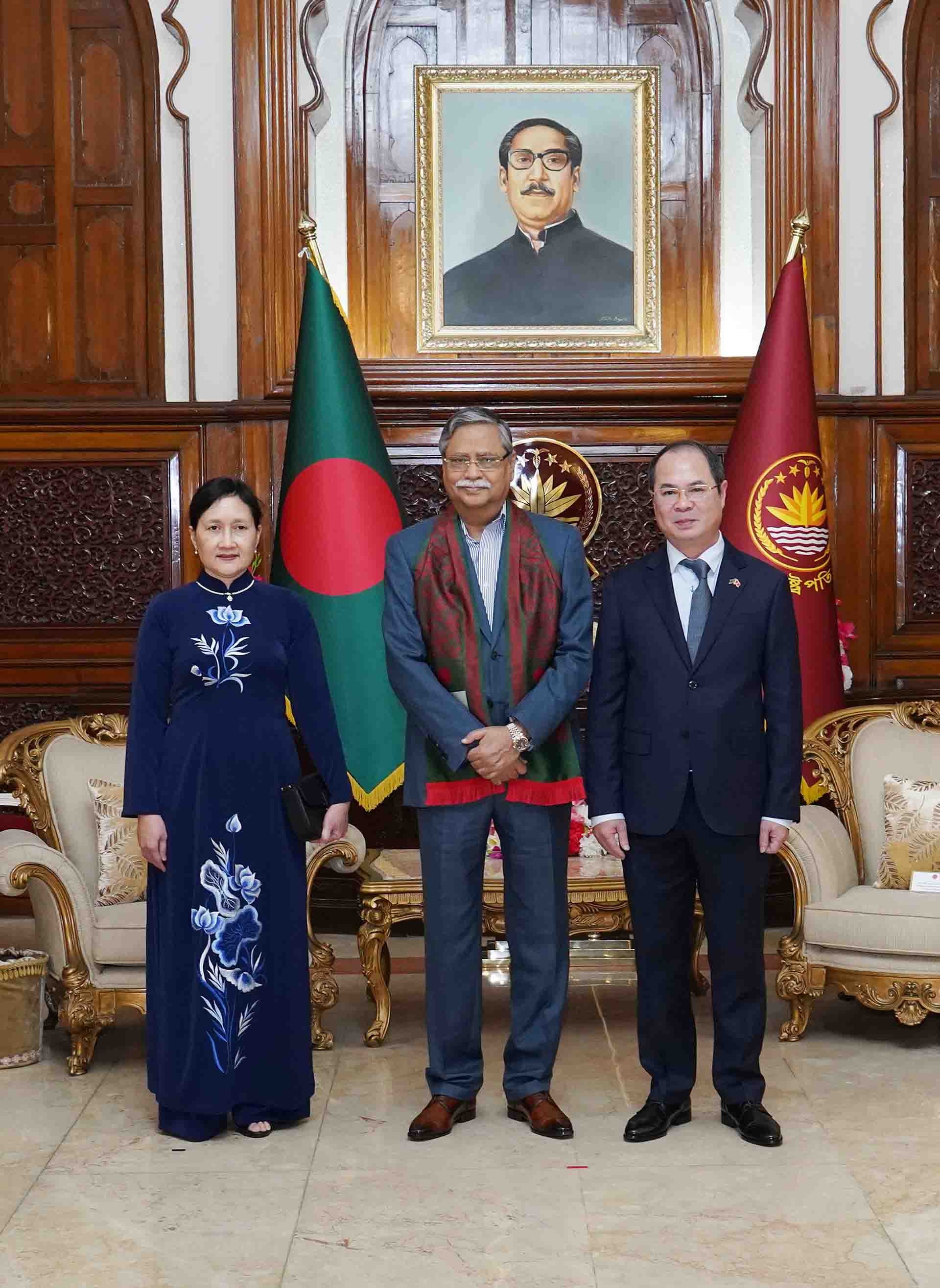 Đại sứ Nguyễn Mạnh Cường trình Thư ủy nhiệm lên Tổng thống Bangladesh