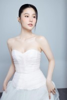 Diễm My 9X khoe đường cong cuốn hút