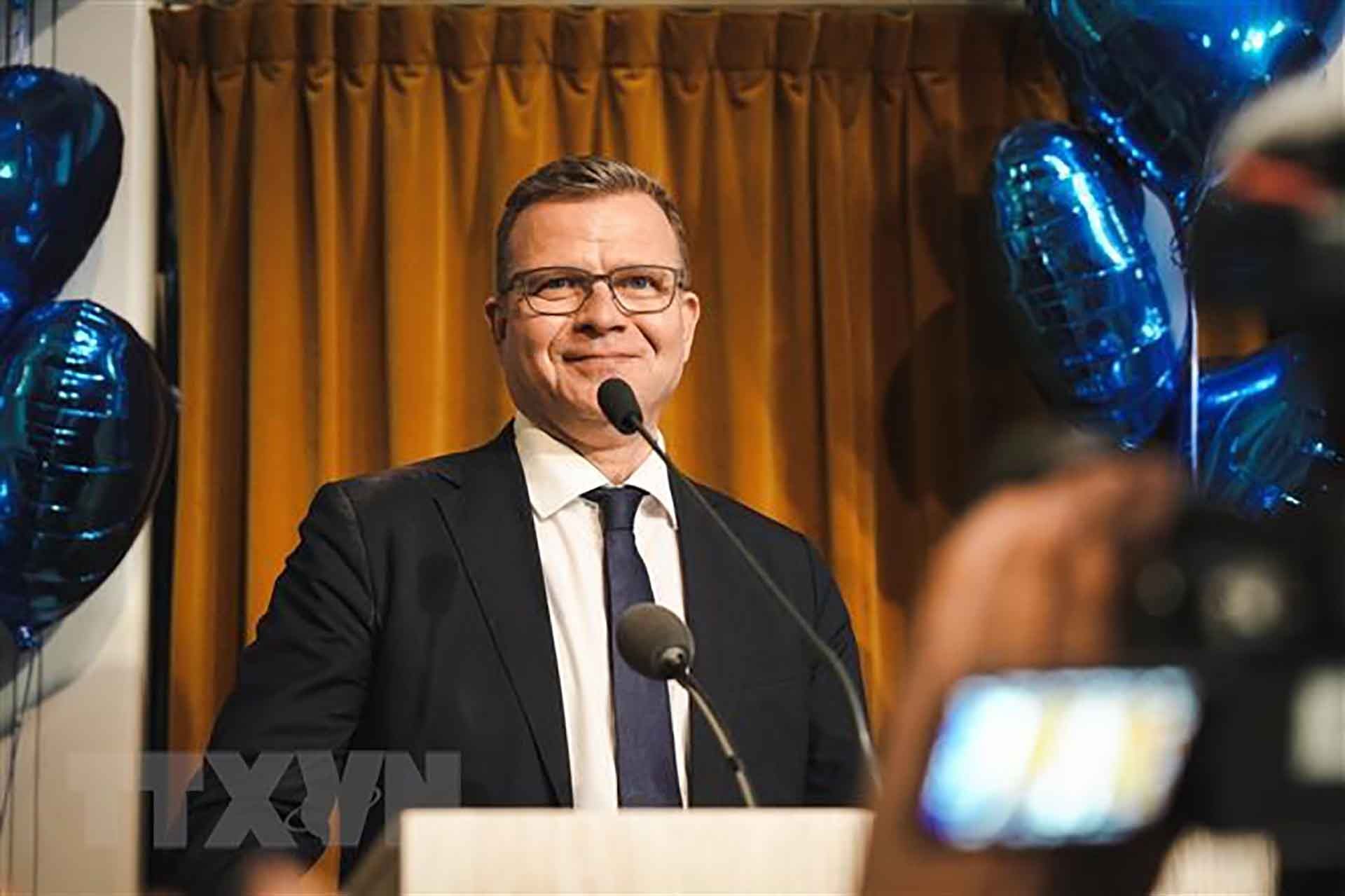 Điện mừng Thủ tướng và Chủ tịch Quốc hội Phần Lan