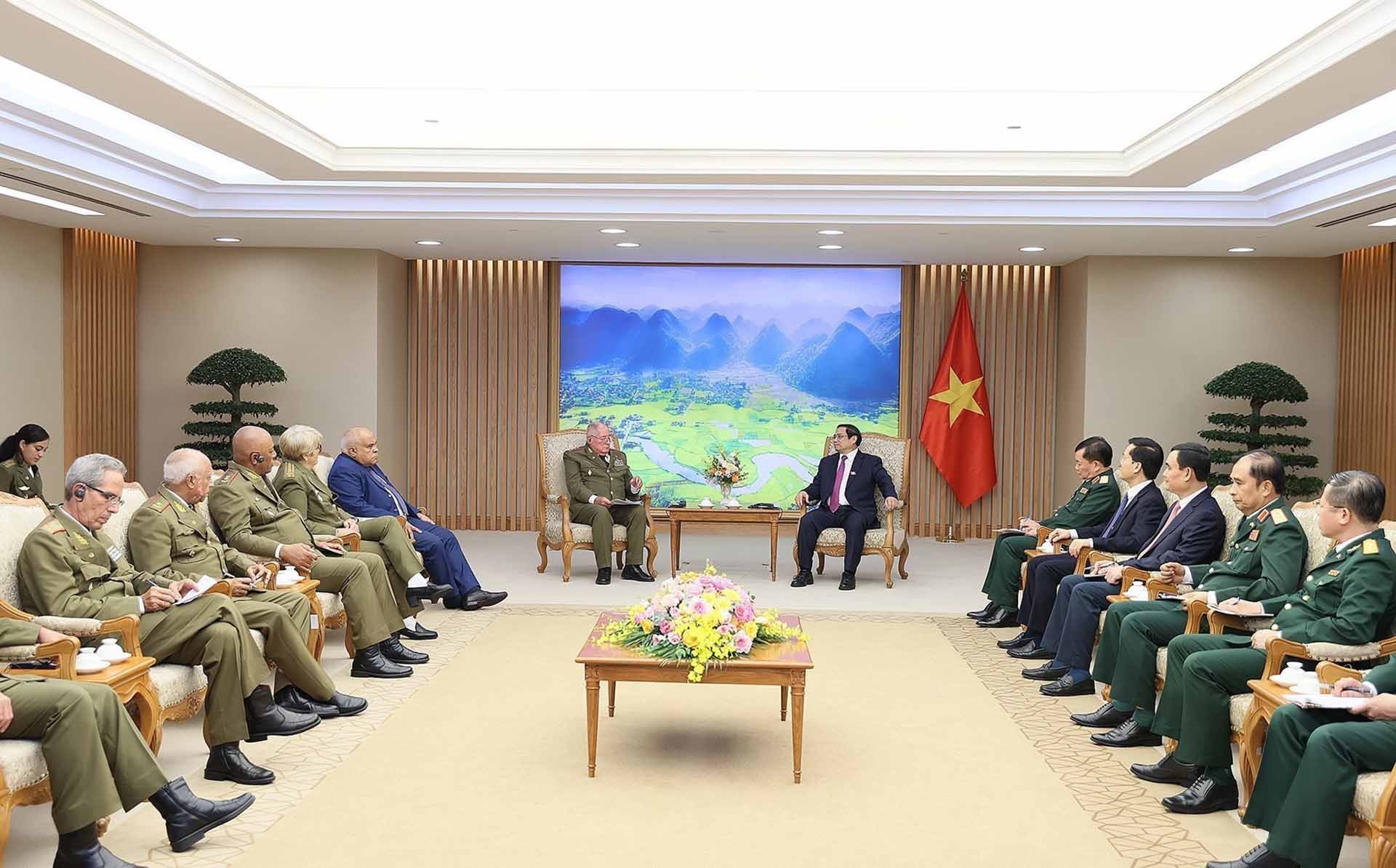 Thủ tướng Phạm Minh Chính tiếp Bộ trưởng Bộ các Lực lượng vũ trang cách mạng Cuba