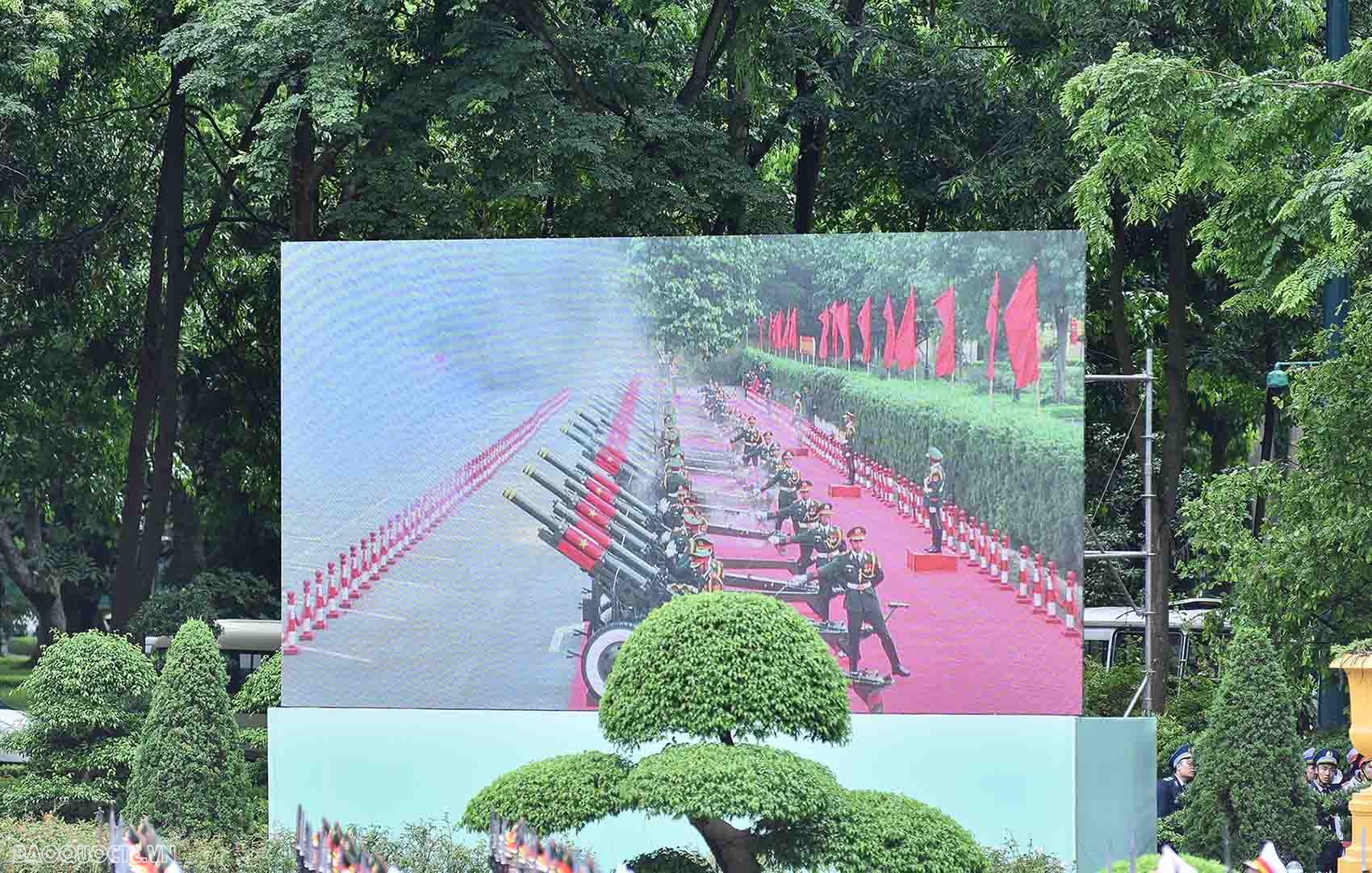 21 loạt đại bác rền vang chào đón Tổng thống Hàn Quốc và Phu nhân tại Phủ Chủ tịch 21 loạt đại bác rền vang chào đón Tổng thống Hàn Quốc và Phu nhân tại Phủ Chủ tịch