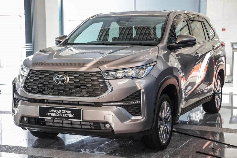 Cận cảnh Toyota Innova 2023 ra mắt tại Malaysia, giá từ 830 triệu đồng