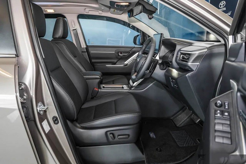 Cận cảnh Toyota Innova 2023 ra mắt tại Malaysia, giá từ 830 triệu đồng