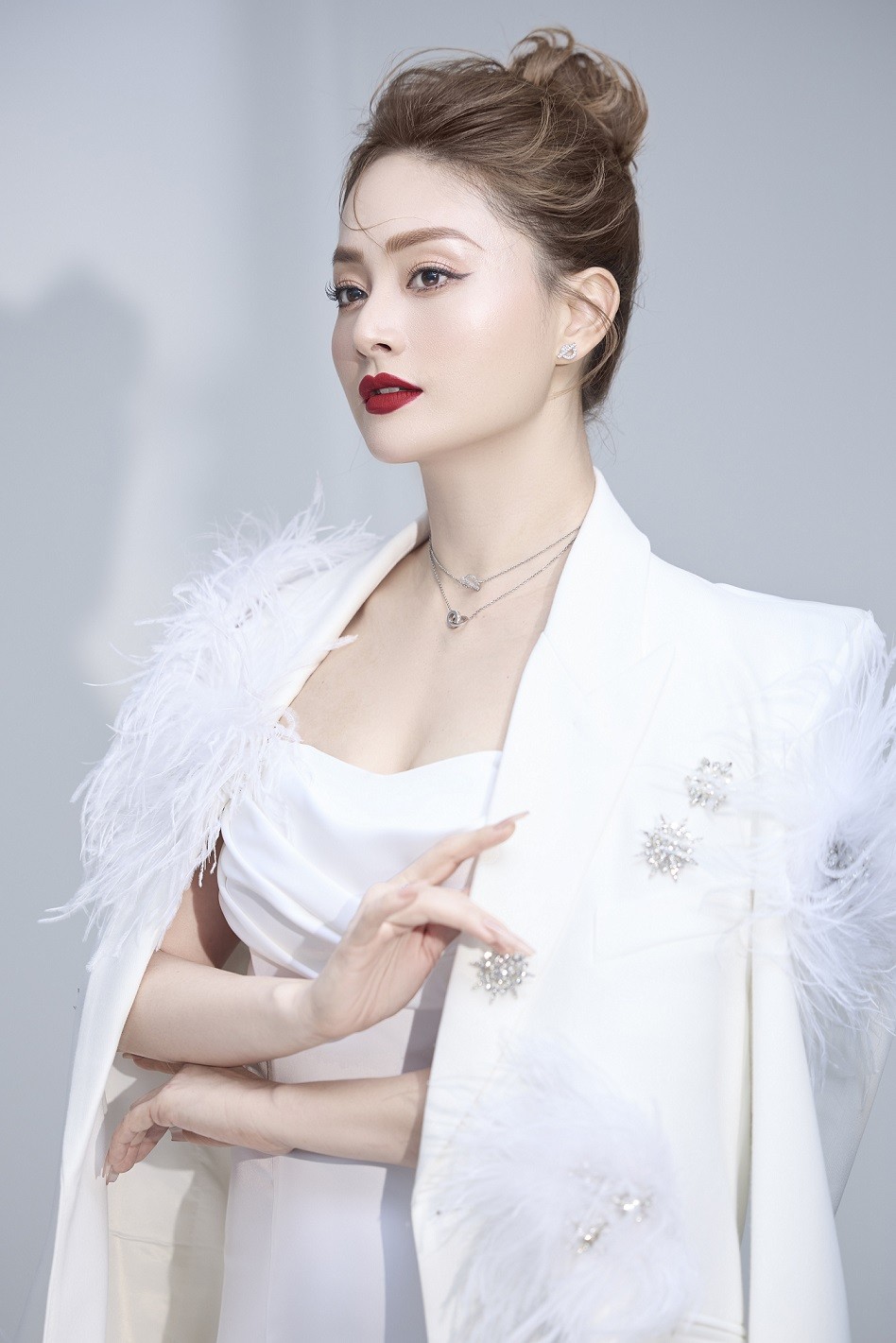 Gia đình mình vui bất thình lình: Diễn viên Lan Phương thực hiện bộ ảnh thời trang sang trọng và quyến rũ