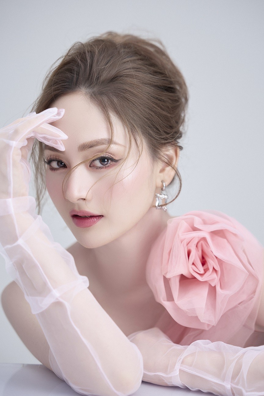 Gia đình mình vui bất thình lình: Diễn viên Lan Phương thực hiện bộ ảnh thời trang sang trọng và quyến rũ