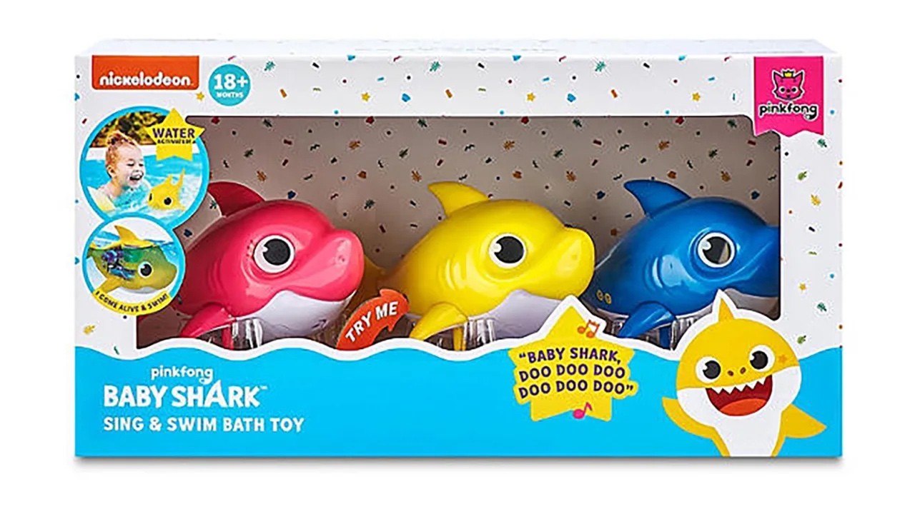 Bộ ba đồ chơi Robo Alive Junior Baby Shark Sing & Swim Bath Toy nằm trong số 7,5 triệu đồ chơi bị thu hồi vì có nguy cơ gây thương tích cho trẻ em. Bộ ba đồ chơi Robo Alive Junior Baby Shark Sing & Swim Bath Toy nằm trong số 7,5 triệu đồ chơi bị thu hồi vì có nguy cơ gây thương tích cho trẻ em.