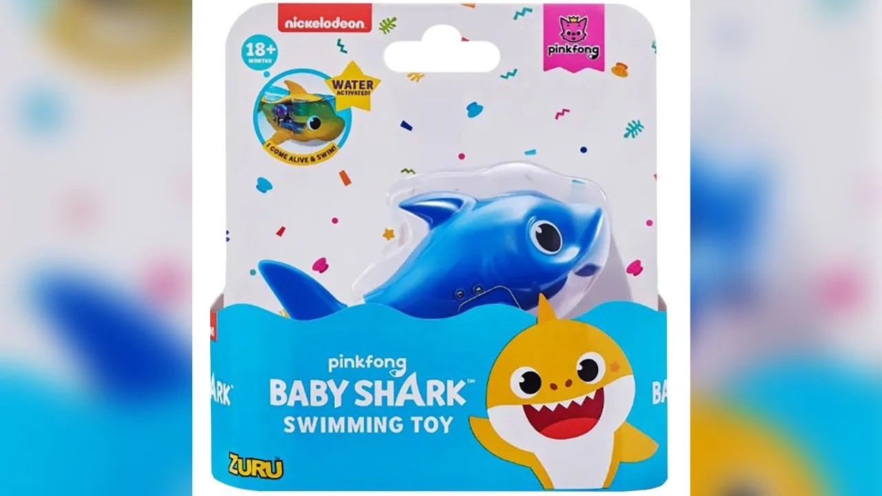 Đồ chơi bơi Robo Alive Junior Mini Baby Shark nằm trong số các sản phẩm bị thu hồi. Đồ chơi bơi Robo Alive Junior Mini Baby Shark nằm trong số các sản phẩm bị thu hồi.
