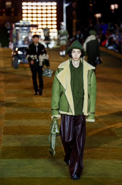 Buổi trình diễn của Louis Vuitton: Đã mắt với bộ sưu tập đầu tay của nhà thiết kế Pharrell Williams