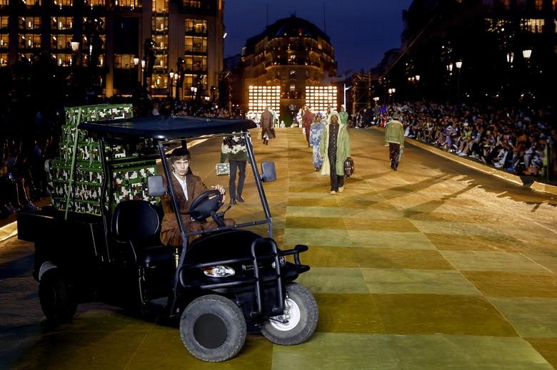 Buổi trình diễn của Louis Vuitton: Đã mắt với bộ sưu tập đầu tay của nhà thiết kế Pharrell Williams